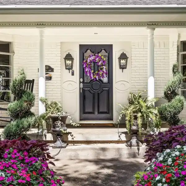 WONDERFULLY REIMAGINED SINGLE-STORY HOME IN MIDWAY HILLS
