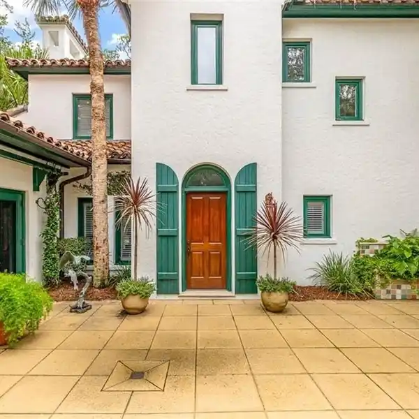 SPACIOUS FIVE BEDROOM COTTAGE IN OCEAN FOREST