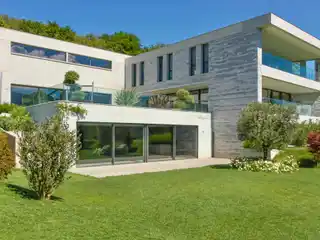 Expansive Contemporary Luxury Residence