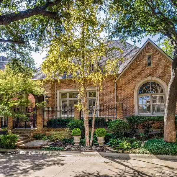 ELEGANT HOME, STELLAR LOCATION