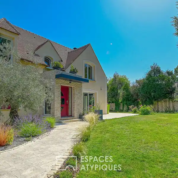 MODERN SANCTUARY STEPS FROM MONTFORT'S HEART