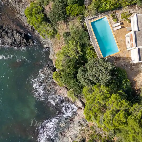 UNIQUE PROPERTY IN AN EXCEPTIONAL LOCATION