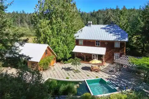 Hidden Valley - 25-Acre Private Estate
