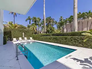 Newly Renovated Island House Condo