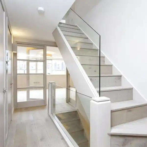 FANTASTICALLY LOCATED FOUR BEDROOM DUPLEX APARTMENT