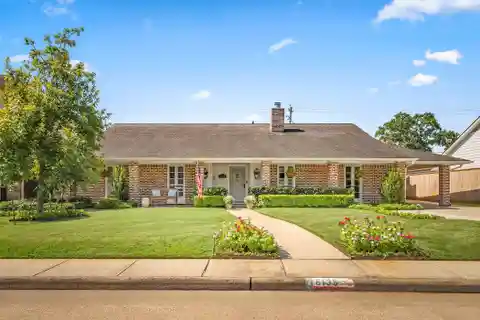 Stylish Move-In Ready Home in an Ideal Location
