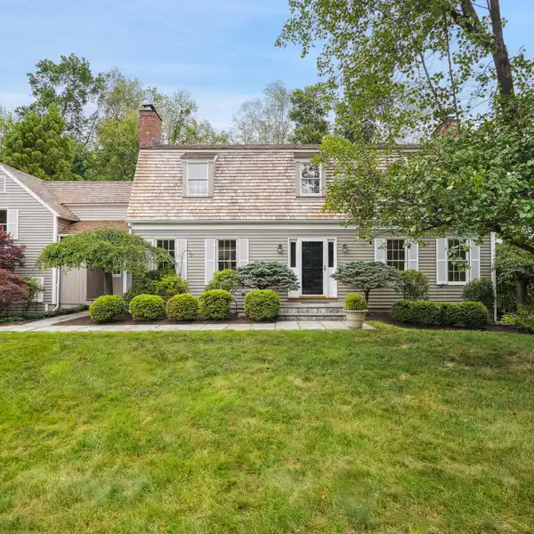 LOVELY COLONIAL HOME IN HUNT FARM