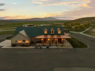 Spacious Acreage Retreat with Stunning Mountain Views