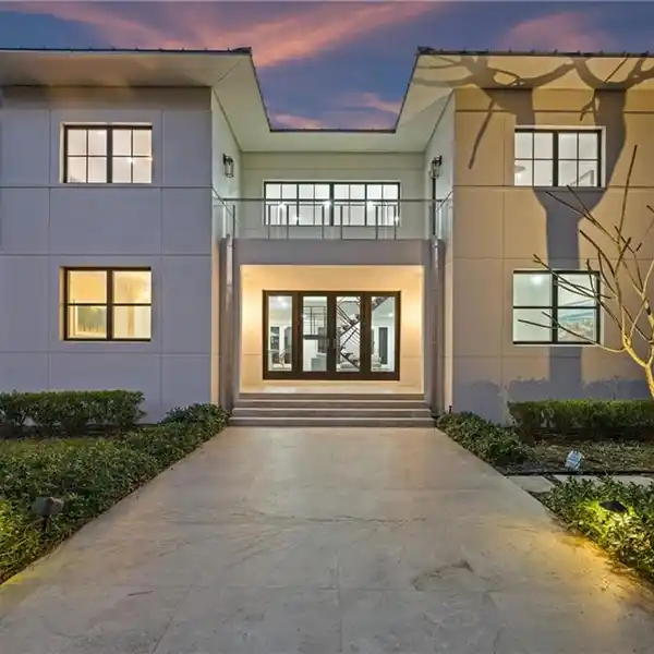 SPECTACULAR POINT LOT