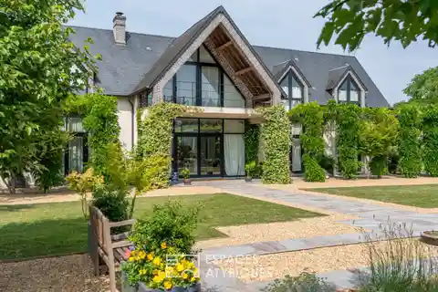 Impressive Contemporary Architect-Designed Villa