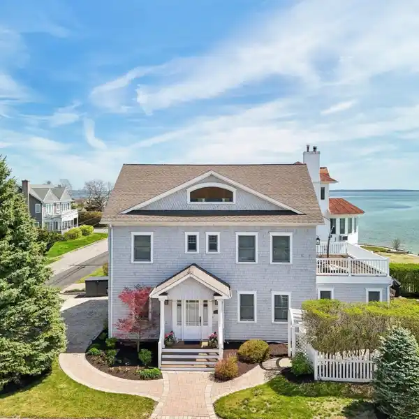 A TRUE COASTAL GEM