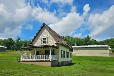 Country Living with Versatile Acreage