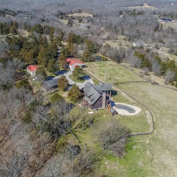 SECLUDED SINGER-SONGWRITERS RETREAT