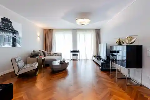 Modern Apartment in the Sought-After Europaviertel District