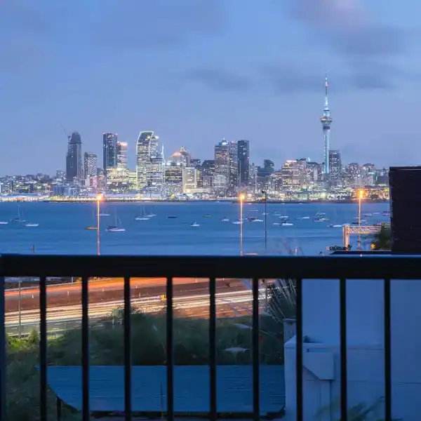 EXCEPTIONAL RESIDENCE CAPTURES SPECTACULAR VIEWS