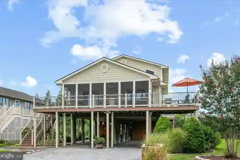 Coastal Retreat Three Blocks from the Ocean