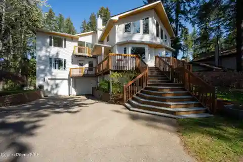 Spacious Home with Lake Access