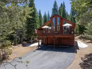 Light-filled Modern Cabin in Truckee