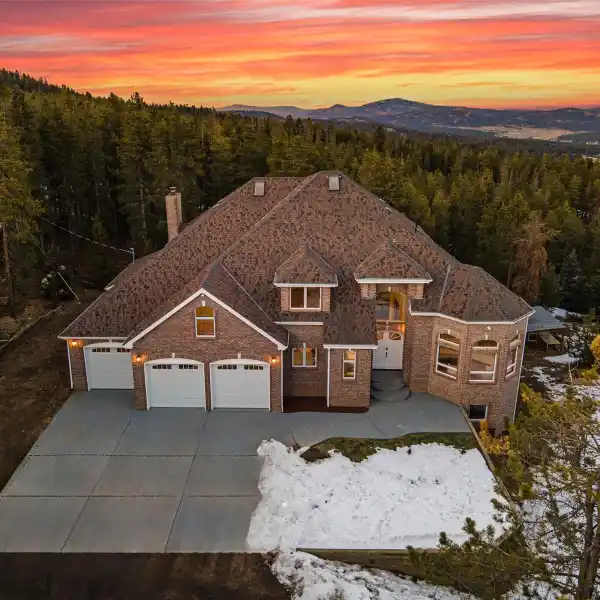 PRIVATE MOUNTAIN OASIS