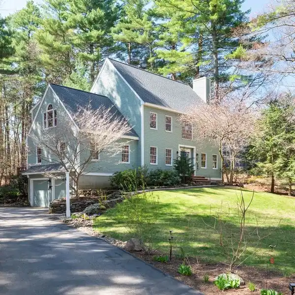 POST & BEAM COLONIAL IN A WOODED SETTING