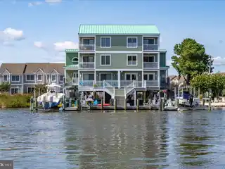 Coastal Elegance Meets Ultimate Waterfront Living