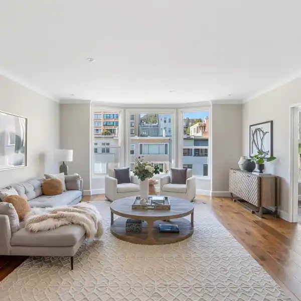 SPACIOUS AND SOPHISTICATED TOP-FLOOR PACIFIC HEIGHTS CONDOMINIUM