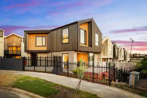 Leuschke-Designed Home by the Waterfront