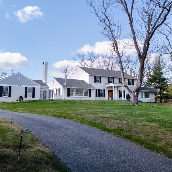 ALLURING COLONIAL ESTATE