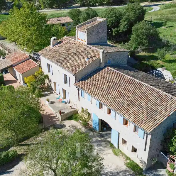 DELIGHTFUL PROPERTY ENJOYING BEAUTIFUL FAR-REACHING VIEWS OVER LAVENDER FIELDS 
