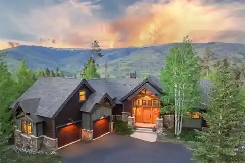 Immaculate Home in Three Peaks