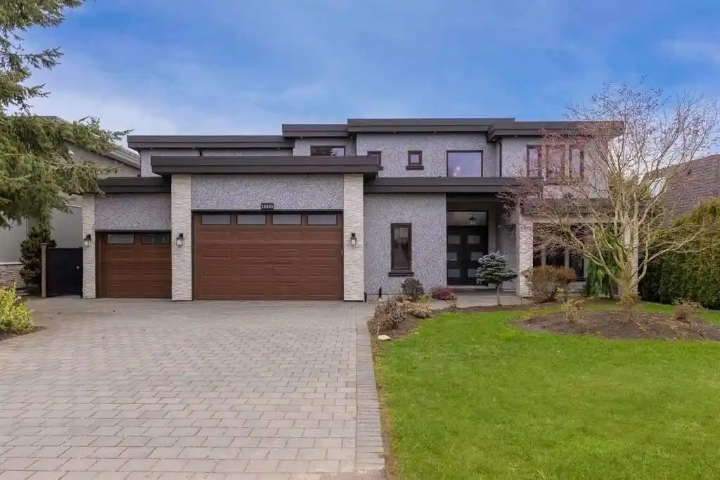 Luxurious Home in the Desirable West White Rock