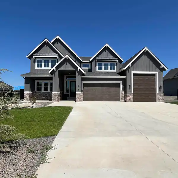 SPACIOUS NEW CONSTRUCTION IN RIVERWOOD