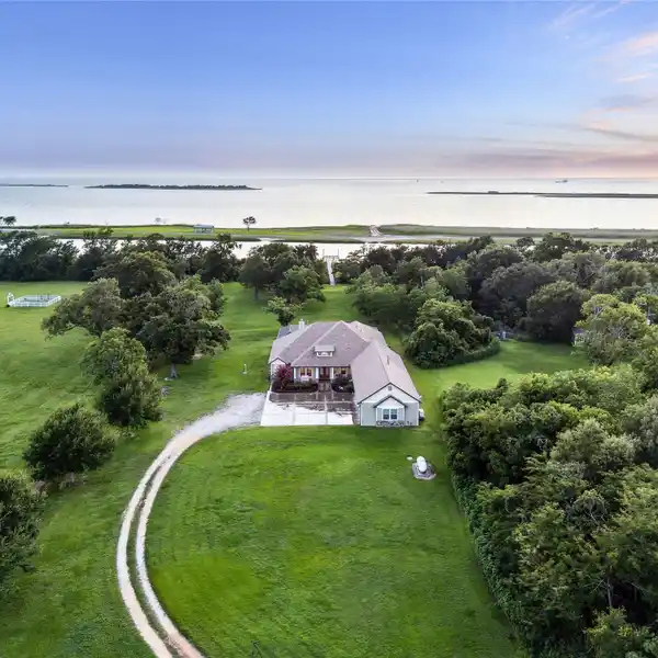 FULLY FURNISHED STRIKING ESTATE