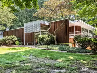 Mid-Century Modern Architectural Gem