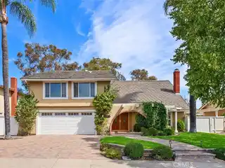 Beautifully Maintained Home in Desirable La Paz