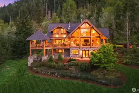 Extraordinary Blend of Luxury and Nature