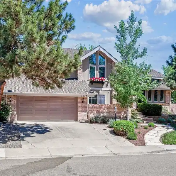 ELEGANT LIVING MEETS ULTIMATE FAMILY COMFORT