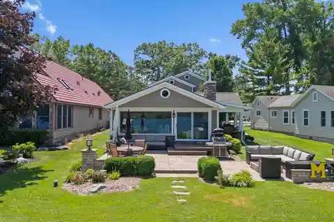 Fully Remodeled Lakeshore Retreat