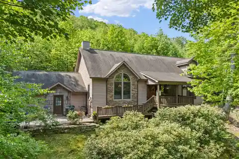 Beautiful Mountain Home in Sorrento Falls