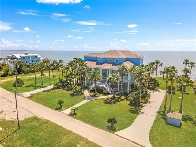 Waterfront Retreat on Lake Pontchartrain
