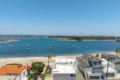 Exceptional Bayfront Residence