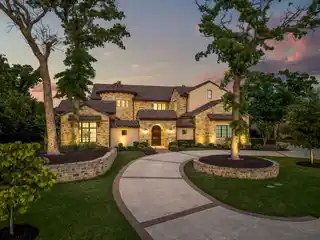 Custom Home in Prestigious Granda