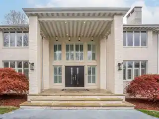 Goregous Home in a Premier Neighborhood