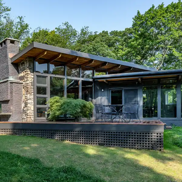 CHIC MID-CENTURY OVERLOOKING THE JOHNSON FARM PRESERVE