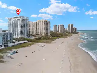 Sophisticated 17th-Floor Residence with Stunning Vistas