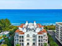 EXQUISITE DIRECT OCEANFRONT CONDOMINIUM