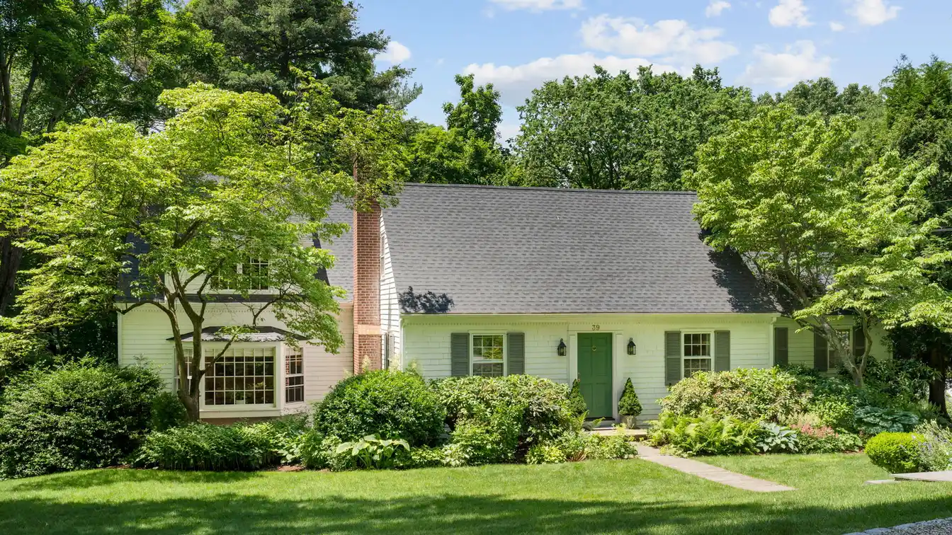 Sun-drenched Home with a Versatile Plan