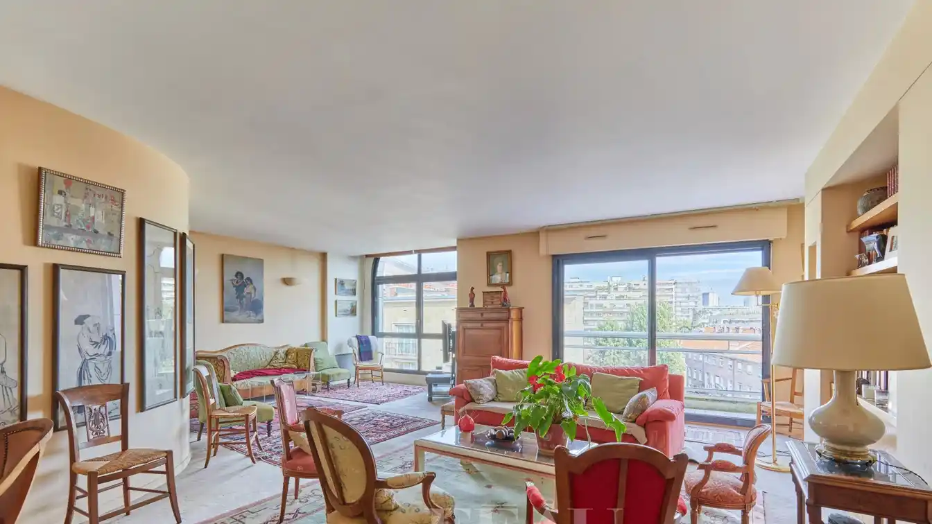 Bright and Peaceful Apartment
