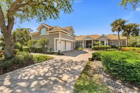 The Perfect Blend of Elegance and Privacy in Pelican Landing
