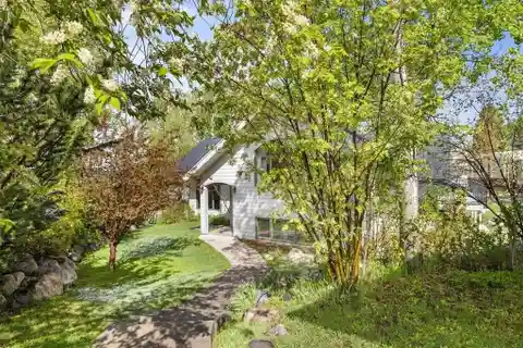 Mountain Charm with Privacy and Flexibility